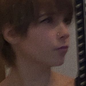 Meet your Posher, Emi